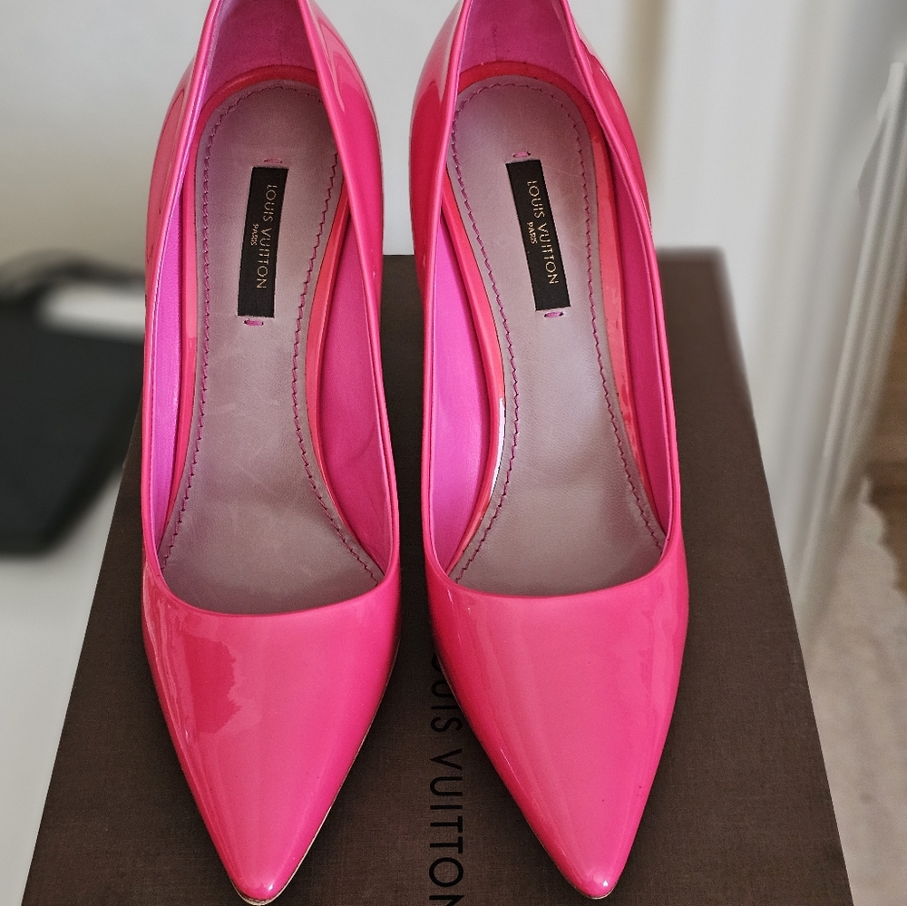 Pink Louis Vuitton pointed heels